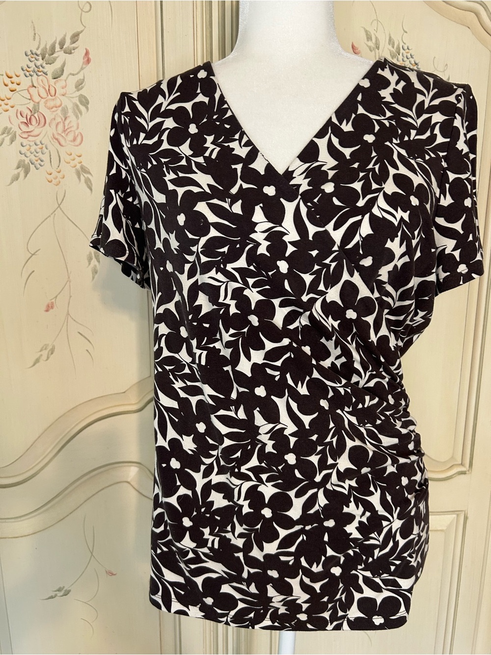 Talbots Black and White Floral V-Neck Short Sleeve Top